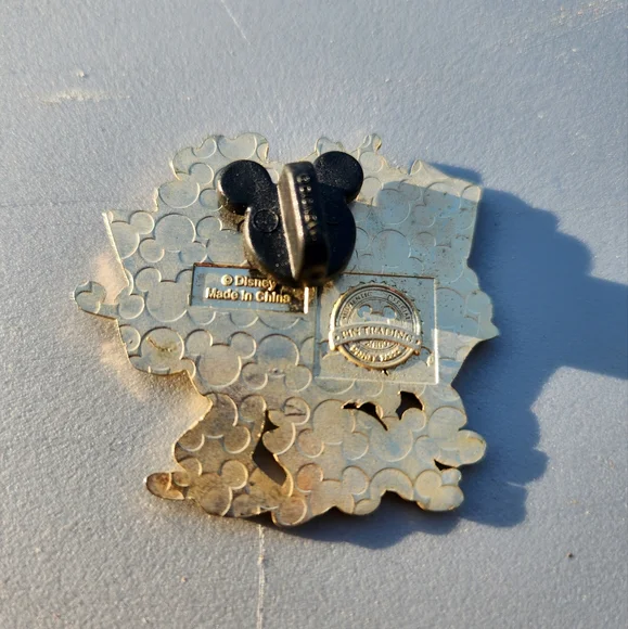 Disney Happy Birthday Trading Pin - Picture 2 of 2